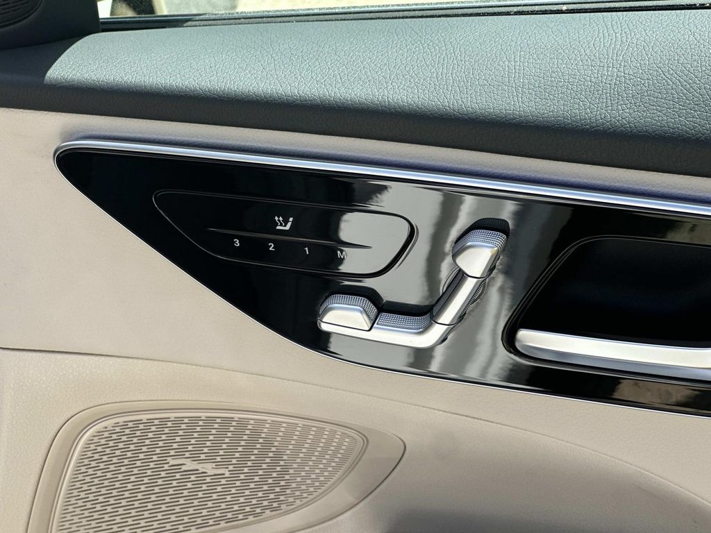 Thumbnail: 2025 Mercedes-Benz C-Class - 21