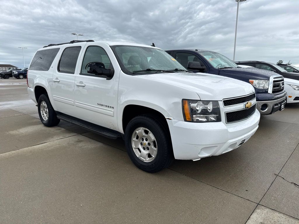 Summit White 2014 Chevrolet Suburban 1500 LT 4WD SUV / Crossover Four-Wheel Drive 6-Speed Automatic Overdrive