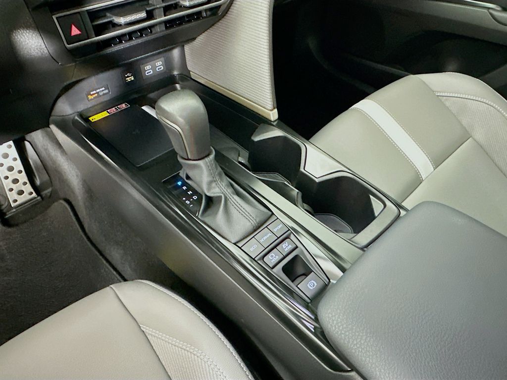 Thumbnail: 2025 Toyota Camry - 16