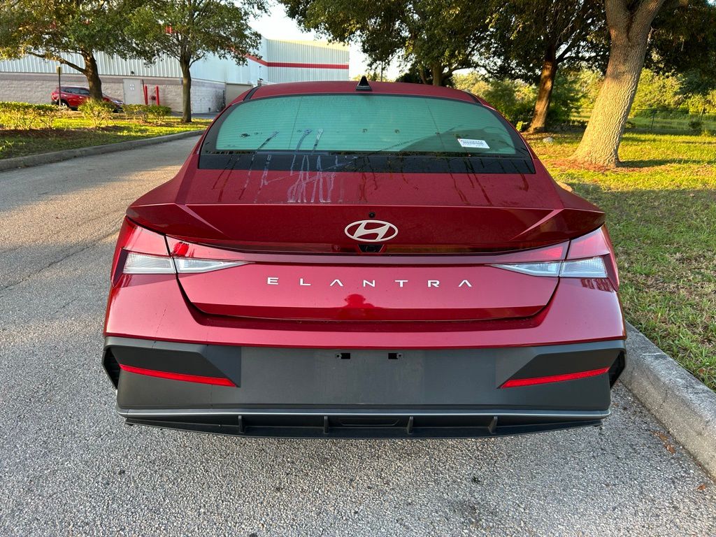Thumbnail: 2024 Hyundai Elantra - 4