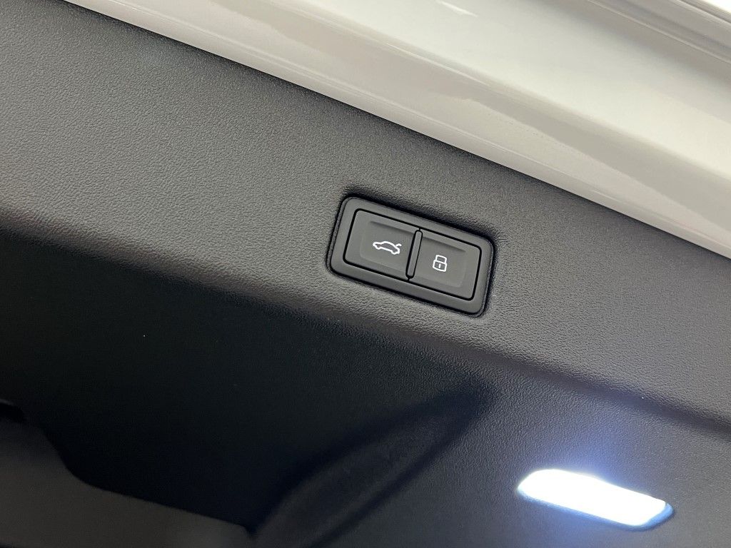 Thumbnail: 2025 Audi Q5 - 11