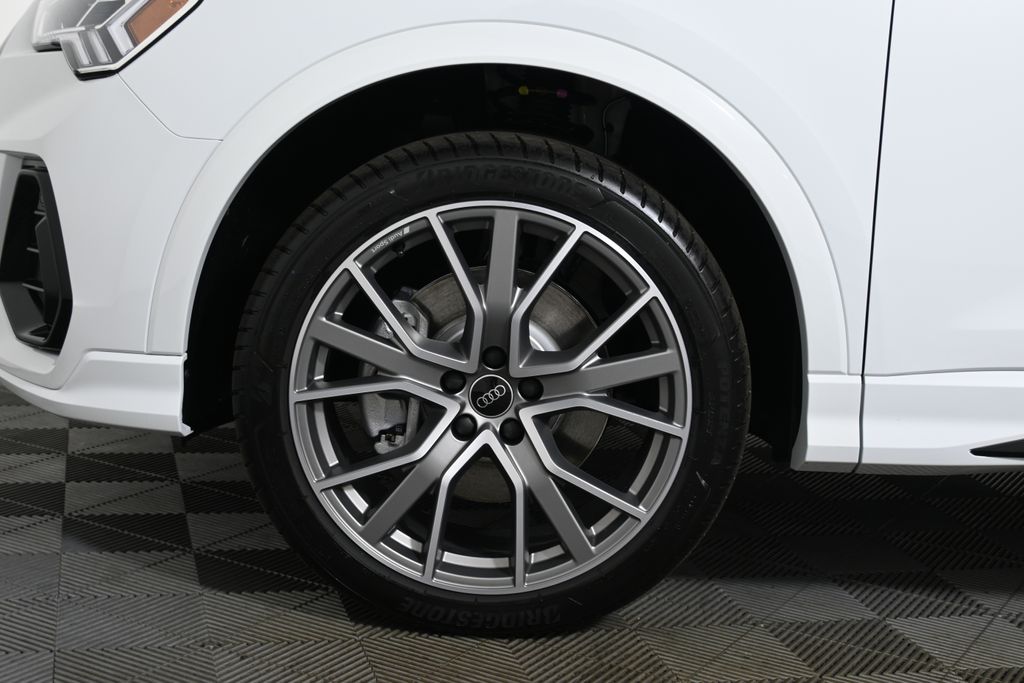 Thumbnail: 2025 Audi Q3 - 11