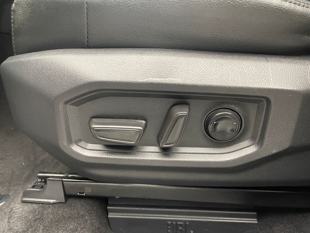 Thumbnail: 2022 Toyota Tundra - 15