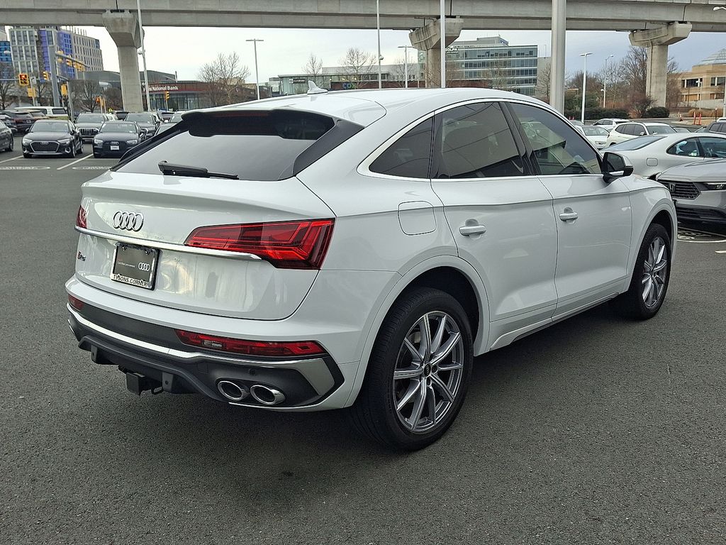 Thumbnail: 2023 Audi SQ5 - 4