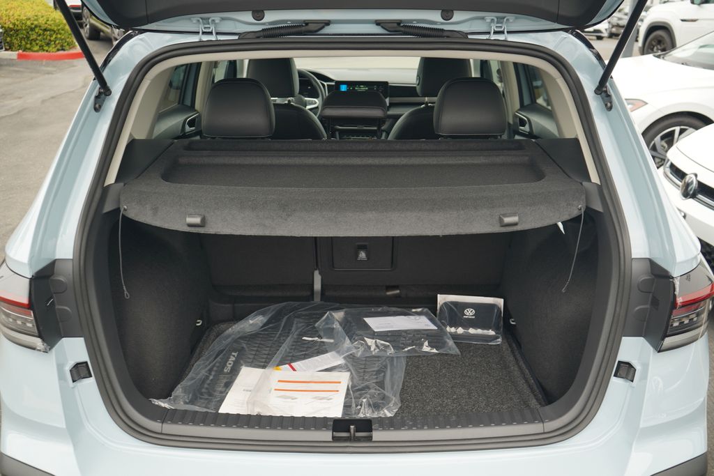 Thumbnail: 2025 Volkswagen Taos - 11