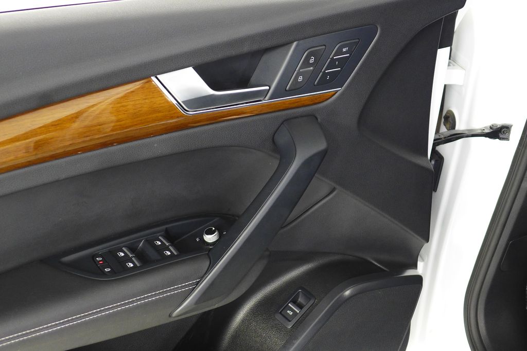 Thumbnail: 2022 Audi Q5 - 12