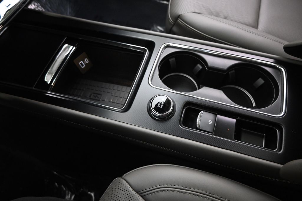 New 2026 White Lincoln Premiere image 33