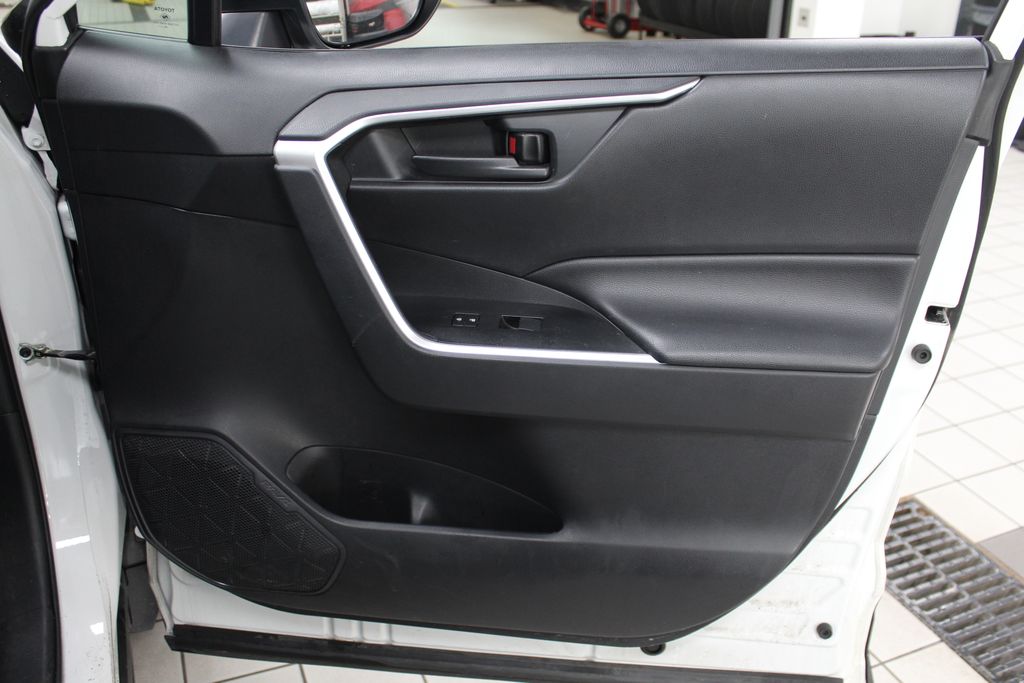 Thumbnail: 2019 Toyota RAV4 - 25