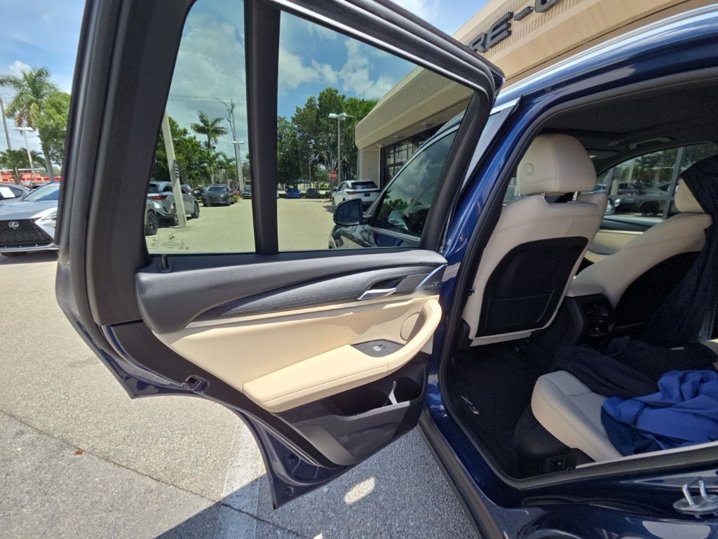 Used 2024 Blue BMW xDrive30i image 14