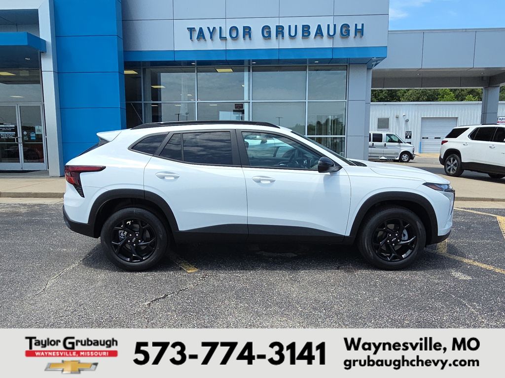 Summit White 2026 Chevrolet Trax SUV / Crossover Front-Wheel Drive 6-Speed Automatic