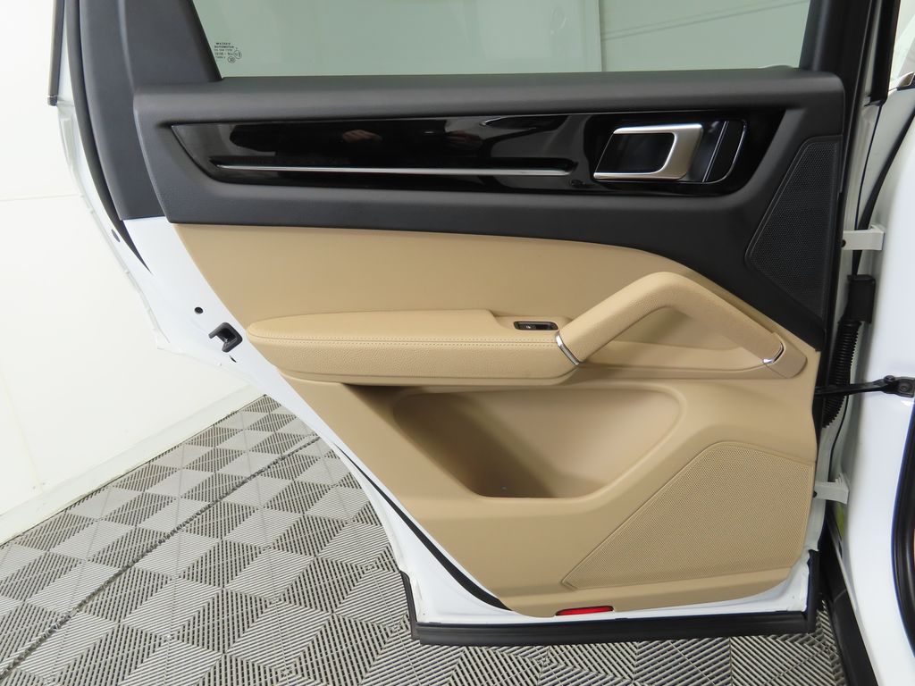 Thumbnail: 2023 Porsche Cayenne - 27