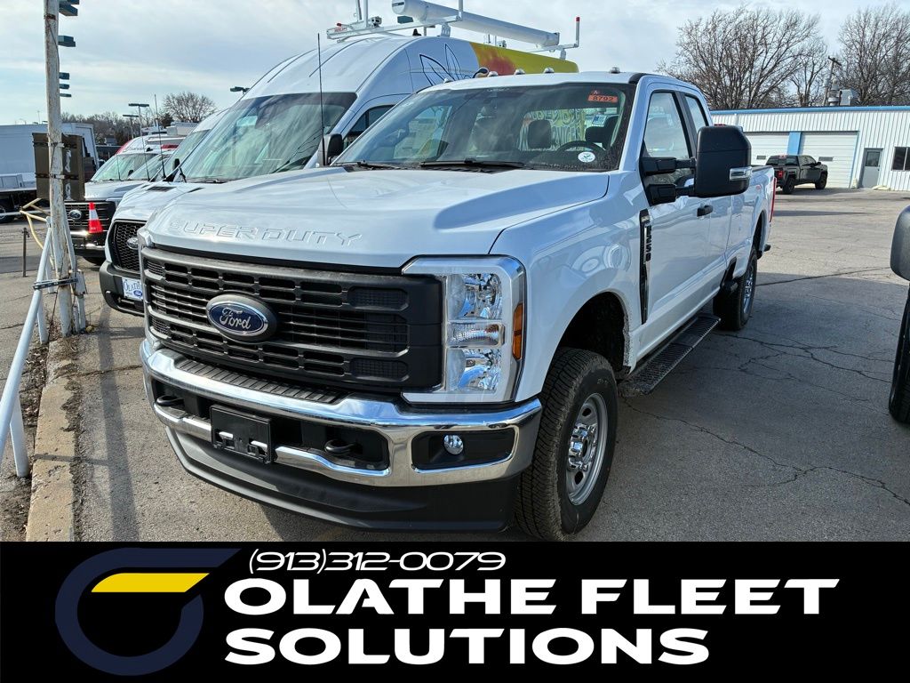 Oxford White 2026 Ford F-250 Super Duty XL SuperCab 4WD Pickup Truck Four-Wheel Drive Automatic