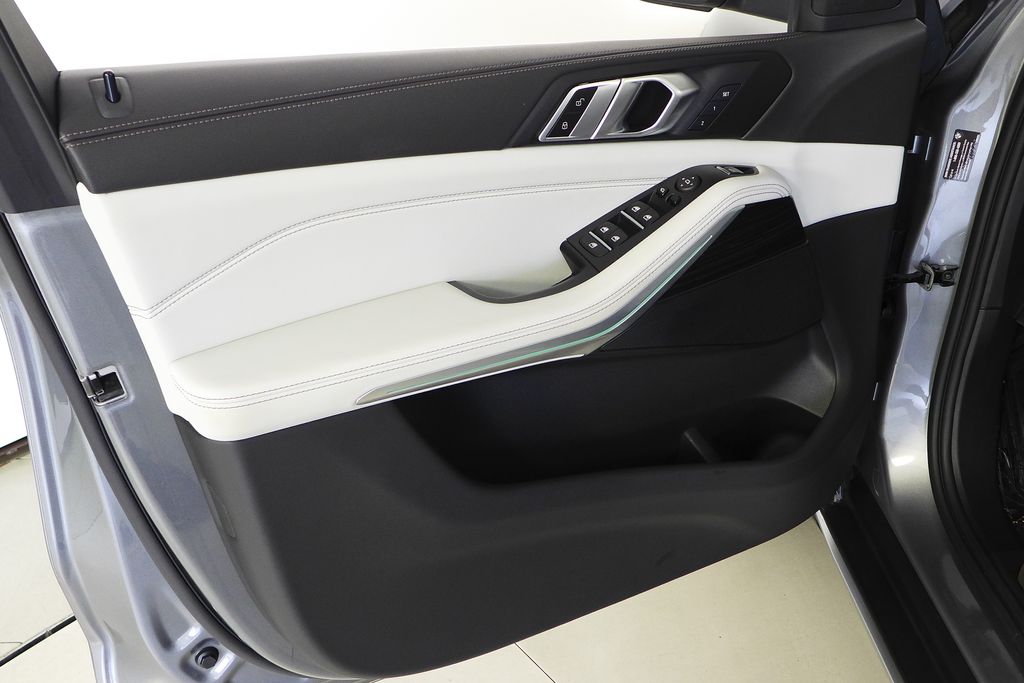 Thumbnail: 2024 BMW X5 - 11
