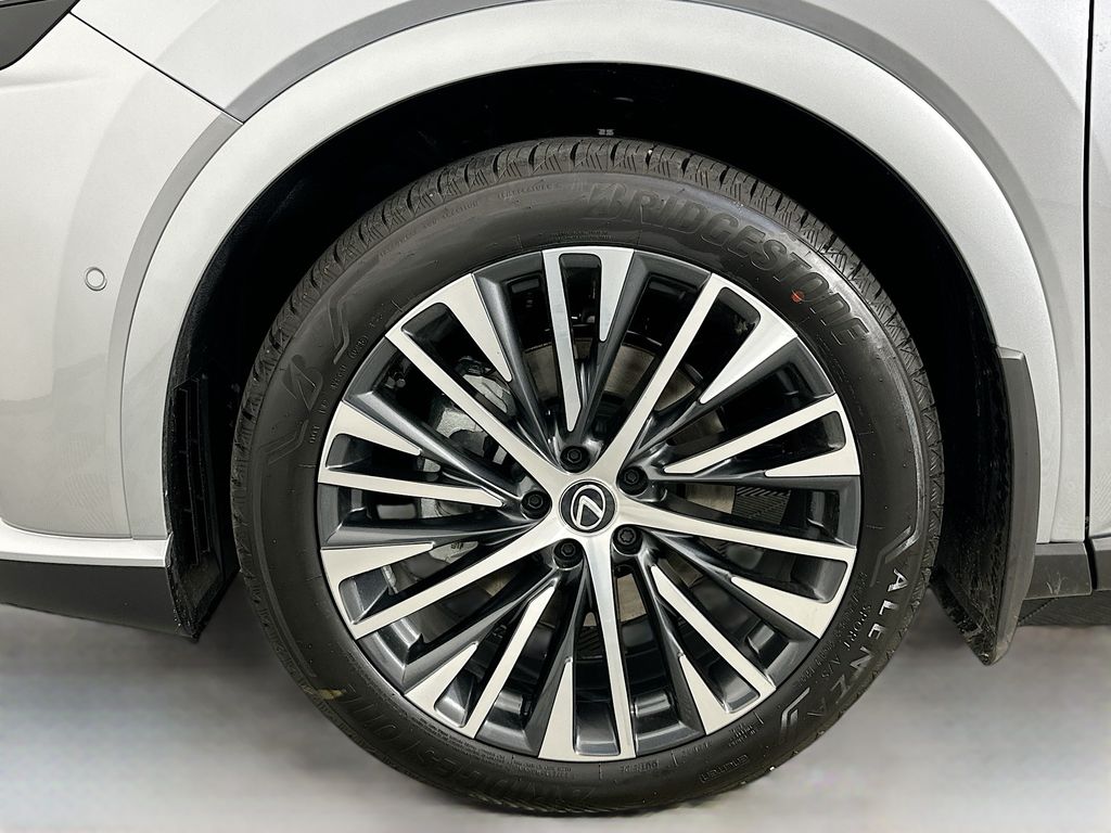 2025 Lexus RX  23