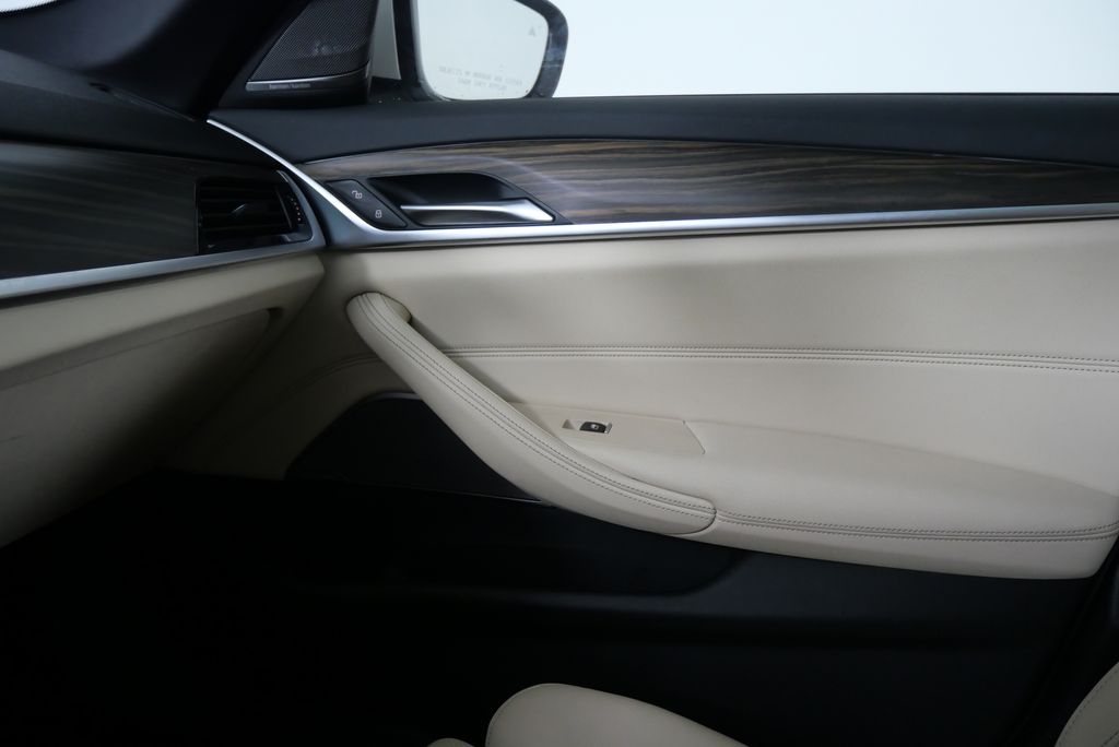 2021 BMW 5 Series 530i 27