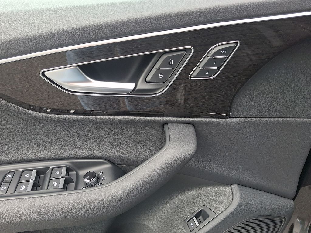 Thumbnail: 2026 Audi Q7 - 9