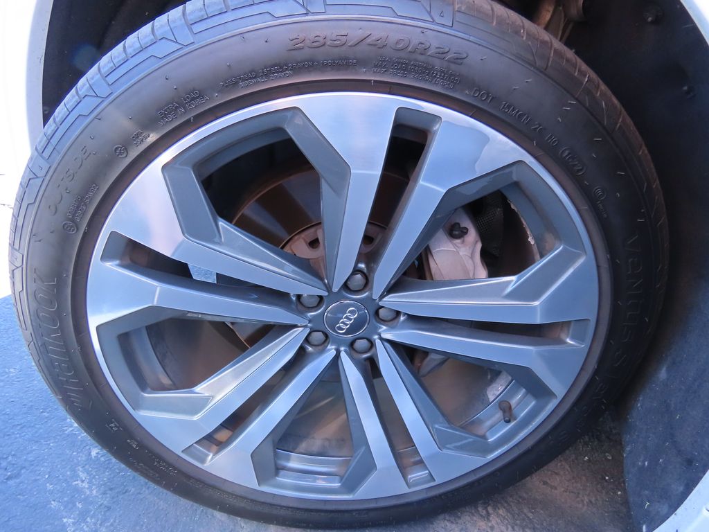 Thumbnail: 2019 Audi Q8 - 15