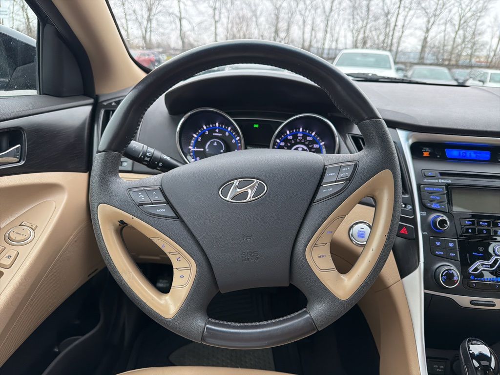 Thumbnail: 2013 Hyundai Sonata - 13