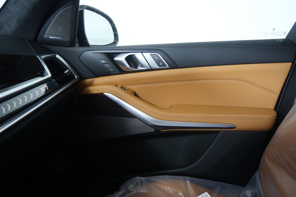 Thumbnail: 2026 BMW X7 - 25