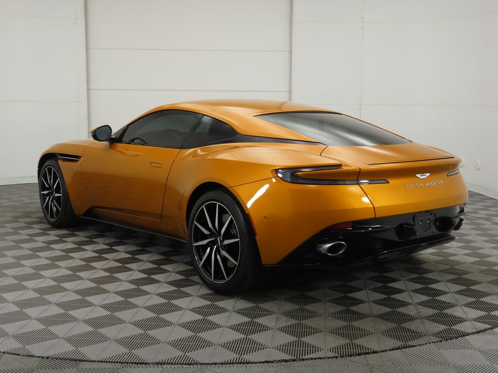 2022 Aston Martin DB11  7