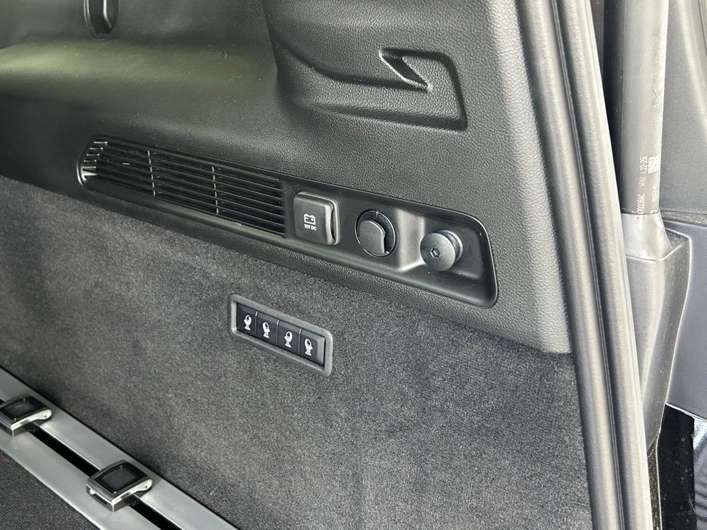 Used 2024 Diamond Black Crystal Pearlcoat Jeep Base image 36