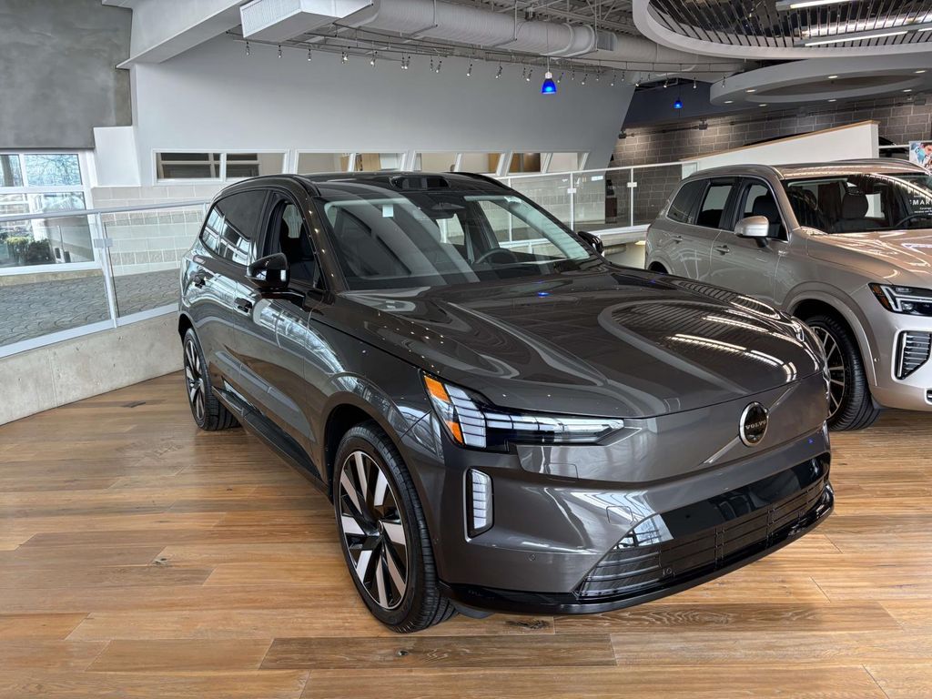 2025 Volvo EX90 Twin Plus 7-Passenger eAWD
