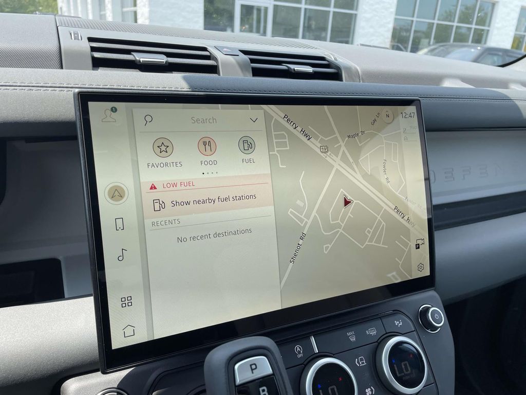 New 2026 Black Land Rover X-Dynamic SE image 27