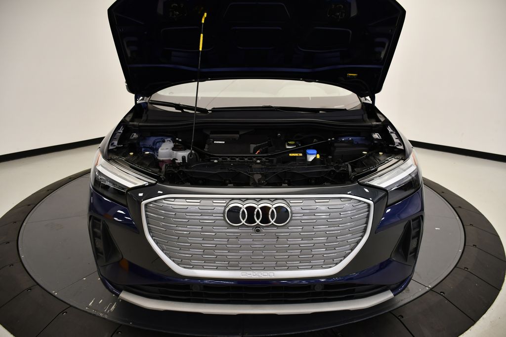 Thumbnail: 2022 Audi Q4 e-tron - 12