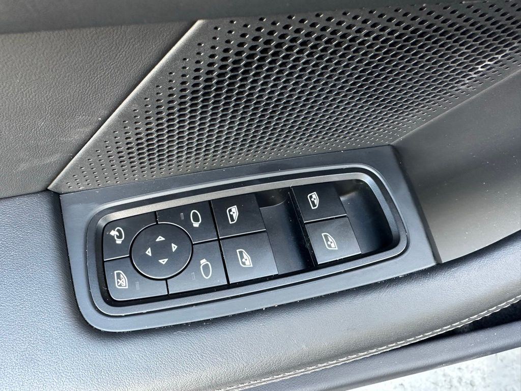 Thumbnail: 2025 Porsche Taycan - 19