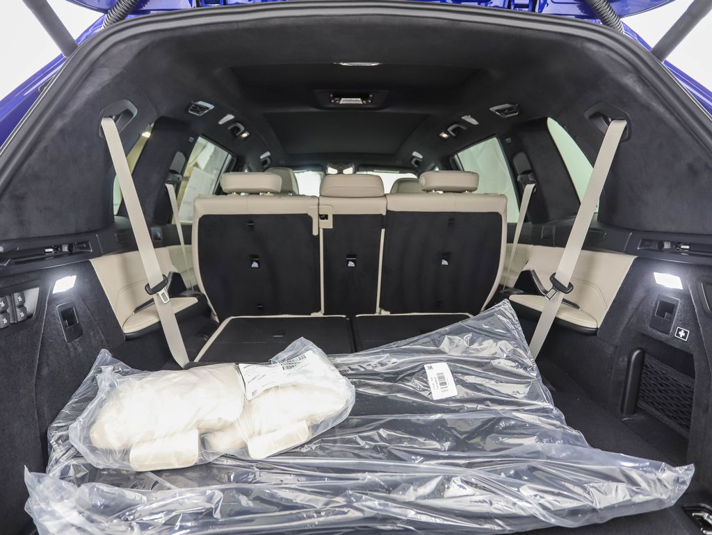 Thumbnail: 2026 BMW X7 - 29