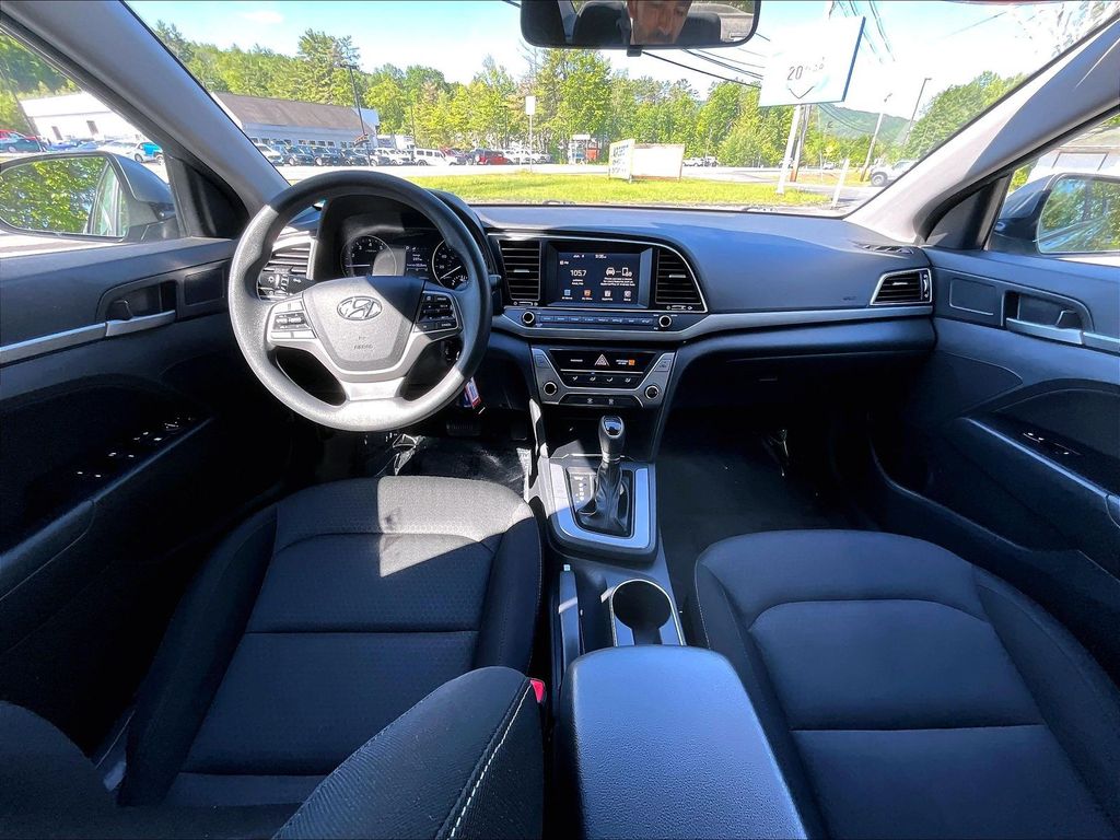 2018 Hyundai Elantra — photo 21