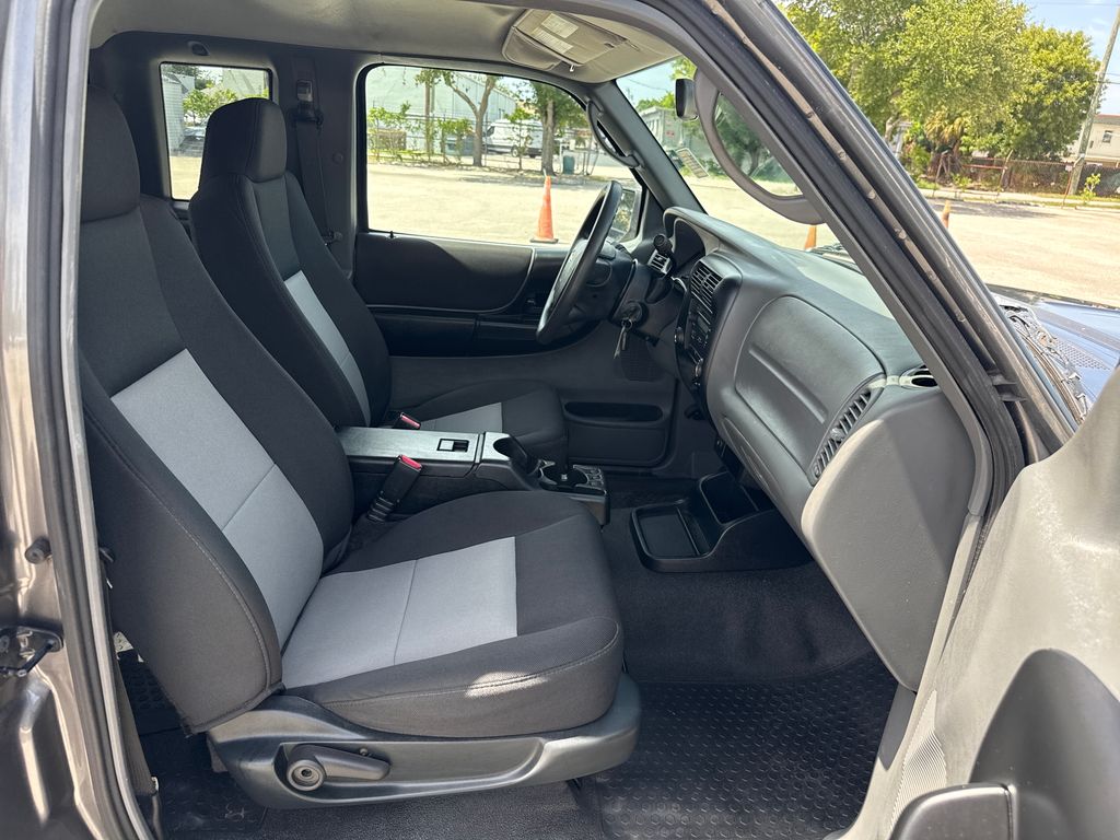 Used 2008  Ford Sport image 16