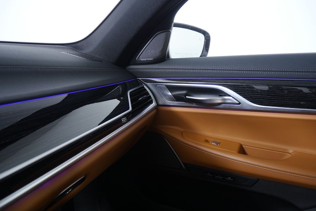 Thumbnail: 2022 BMW 7 Series - 29
