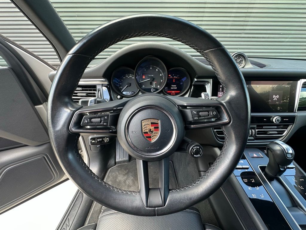 Thumbnail: 2023 Porsche Macan - 16