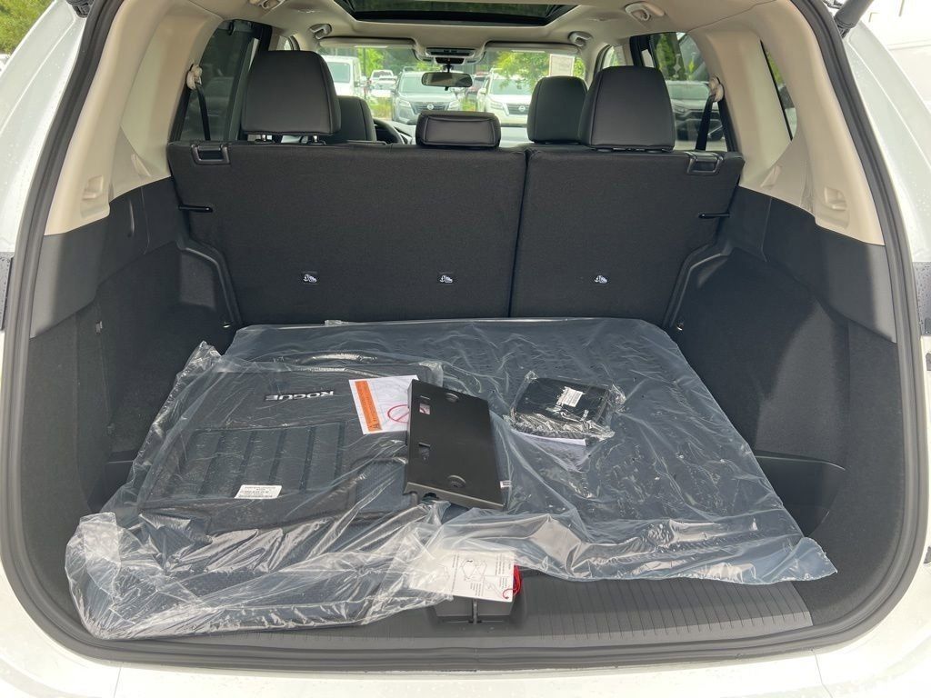 2025 Everest White Pearl Nissan Rogue SV FWD SUV