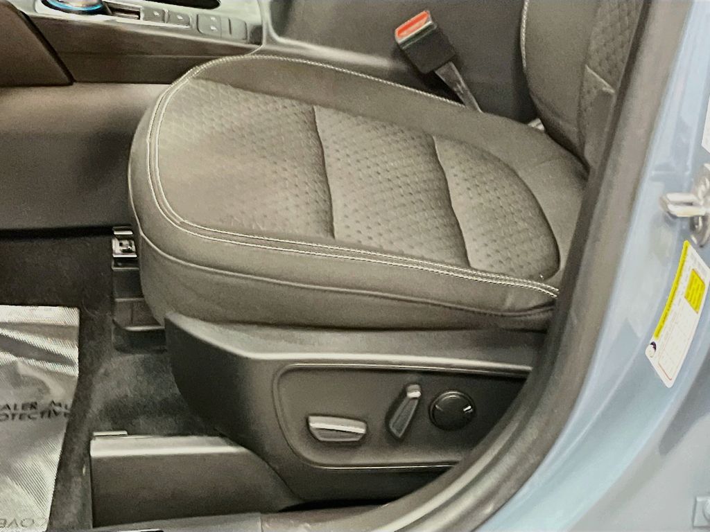 Used 2023 Vapor Blue Ford Active image 18
