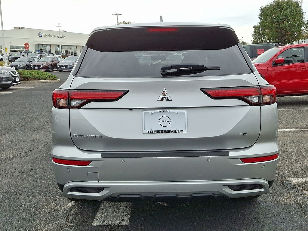 Thumbnail: 2024 Mitsubishi Outlander - 5