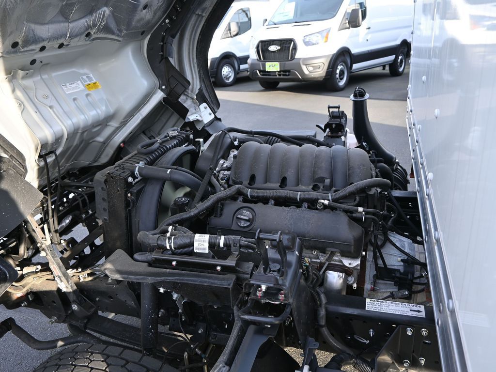 2024 Isuzu NPR HD 