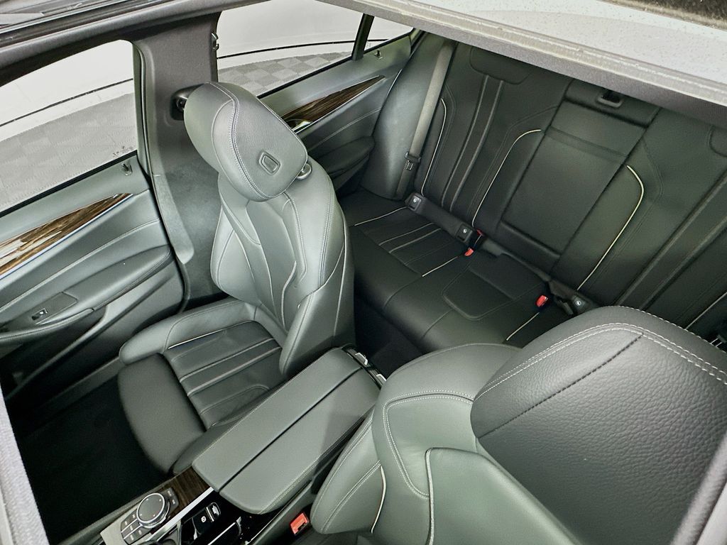 Thumbnail: 2023 BMW 5 Series - 22