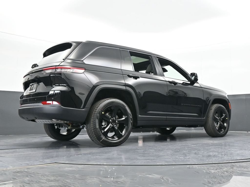 New 2026 Diamond Black Crystal Pearlcoat Jeep Limited image 55