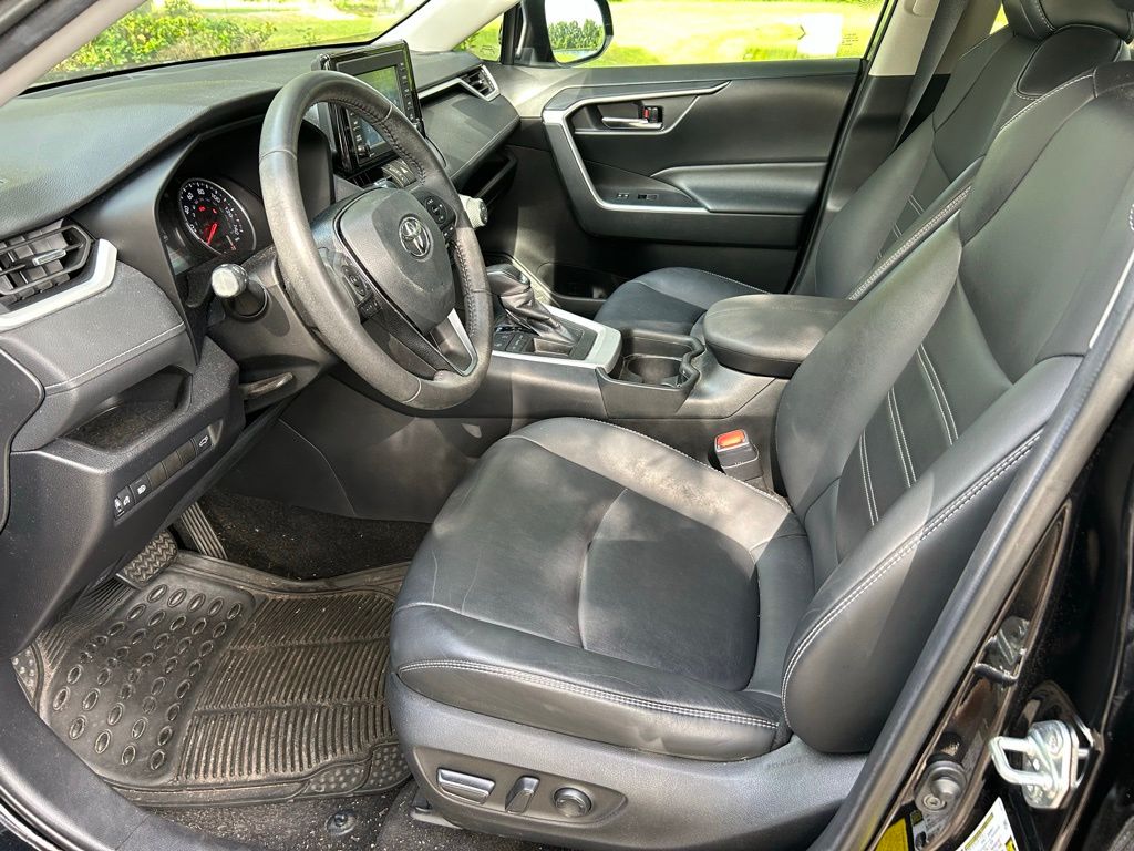 2021 Toyota RAV4 XLE Premium 14