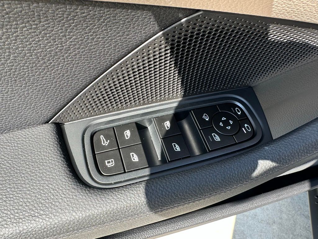 Thumbnail: 2026 Porsche Panamera - 20