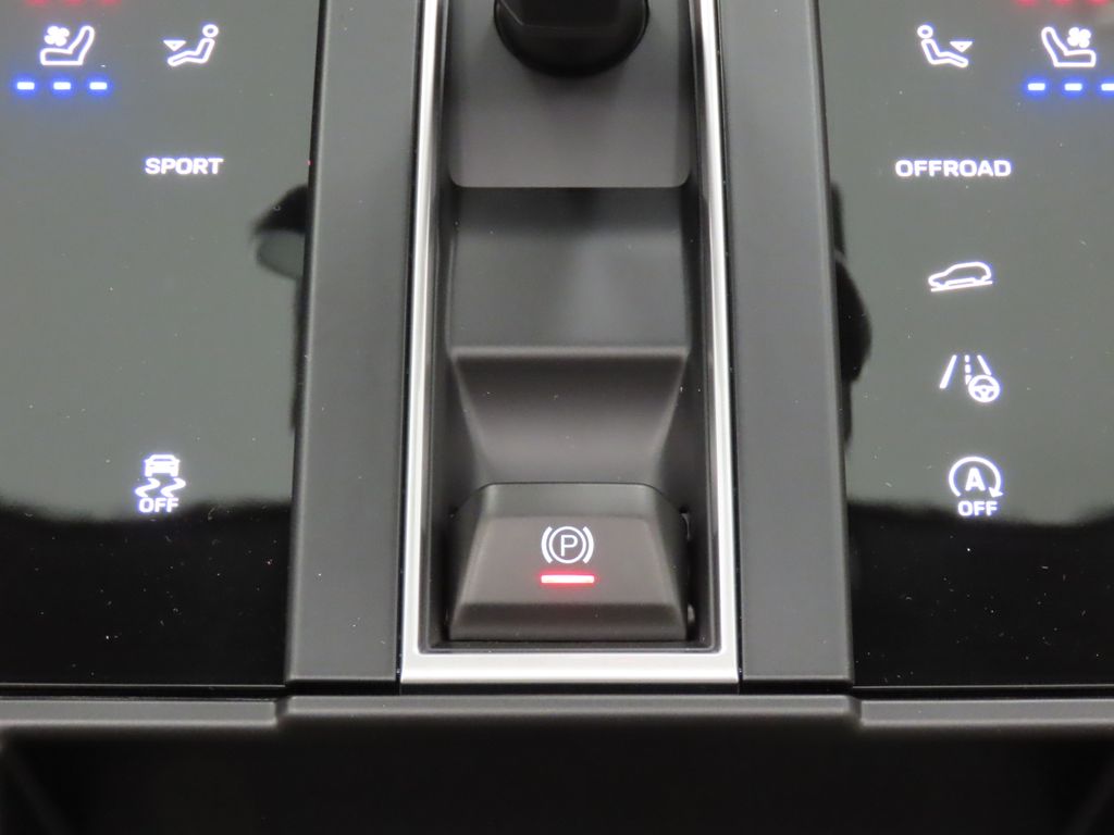 Thumbnail: 2026 Porsche Macan - 27