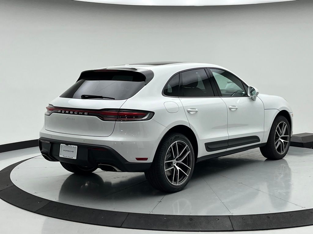 Thumbnail: 2026 Porsche Macan - 9