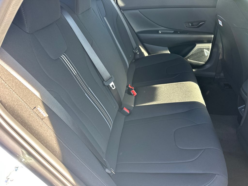 Used 2025 Silver Hyundai SEL Sport image 15