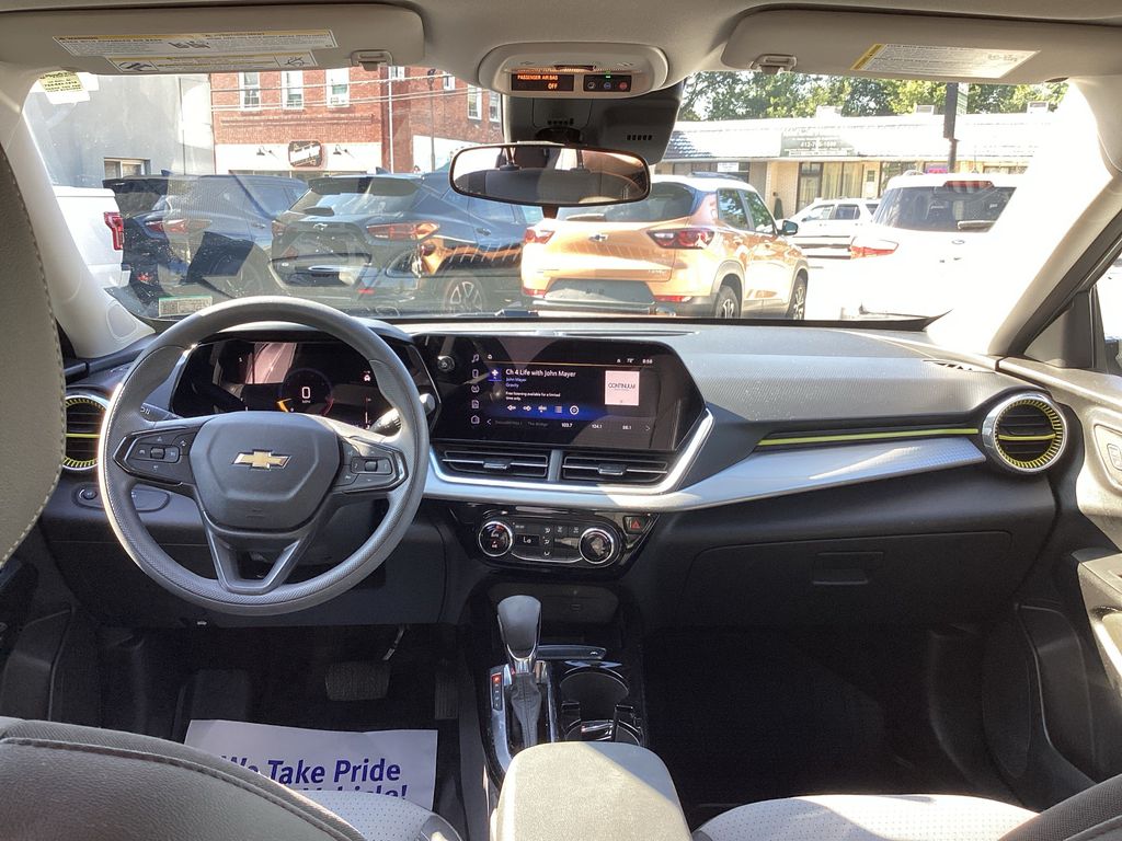 Used 2024 Chevrolet Trax SUV