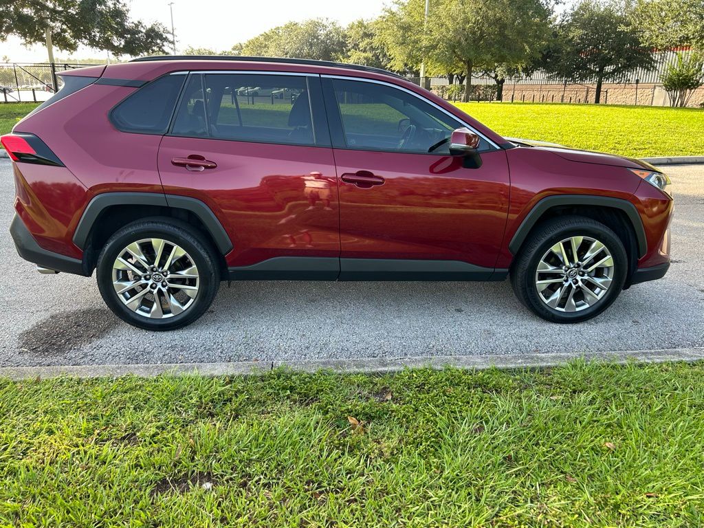 Thumbnail: 2019 Toyota RAV4 - 6