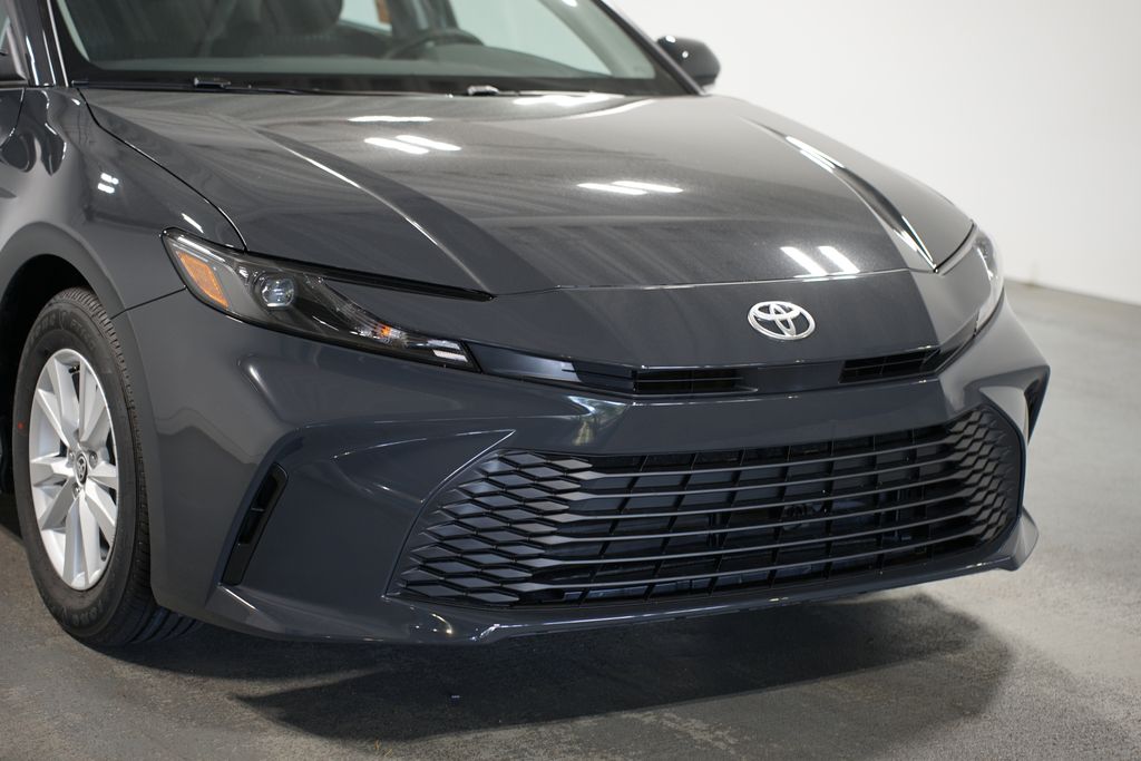 2025 Toyota Camry LE 4