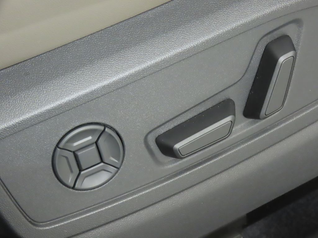 Thumbnail: 2025 Audi Q5 - 32