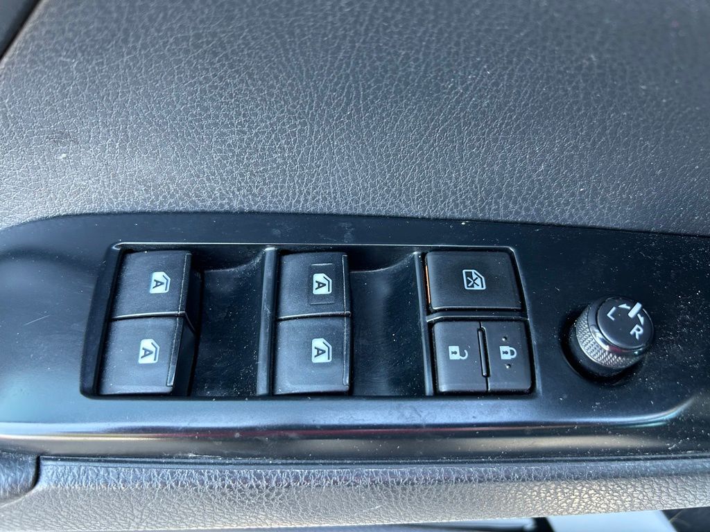 Thumbnail: 2020 Toyota Camry - 17